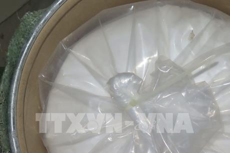 Phát hiện ma tuý đá ngụy trang trong lô hàng quà biếu