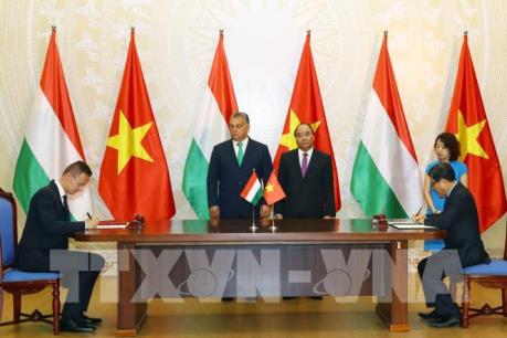 Thủ tướng Hungary kết thúc chuyến thăm chính thức Việt Nam