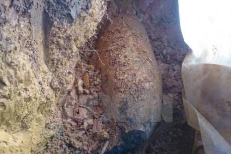 Phát hiện quả bom nặng khoảng 300kg dưới móng nhà dân