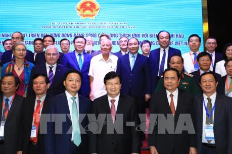 Thủ tướng gặp gỡ Đại sứ, đại diện cơ quan ngoại giao bên lề hội nghị tại ĐBSCL