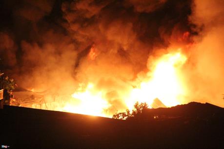 Nghệ An: Cháy lớn tại khu chiết xuất gas