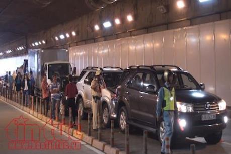 Tai nạn liên hoàn gây ùn tắc nghiêm trọng trong hầm vượt sông Sài Gòn