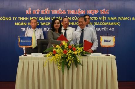 Sacombank và VAMC ký kết thỏa thuận hợp tác về xử lý nợ xấu 