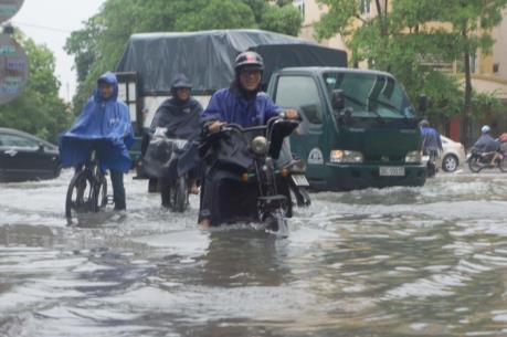Nước trên sông Hậu vượt báo động 3, nhiều tuyến phố Cần Thơ ngập nặng