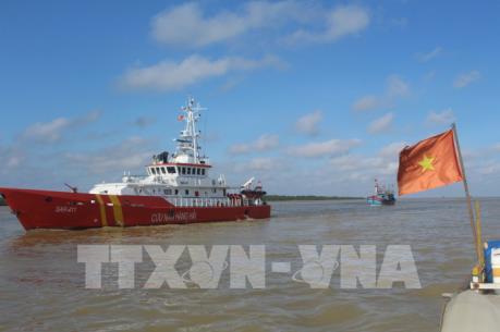 Cứu nạn thuyền viên gặp nạn do sóng to