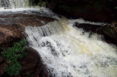 Nước từ đầu nguồn đổ về, cuốn trôi một phụ nữ xuống suối Đá Me mất tích