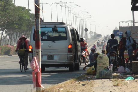 "Xe dù, bến cóc” vẫn ngang nhiên hoạt động tại Tp. Hồ Chí Minh