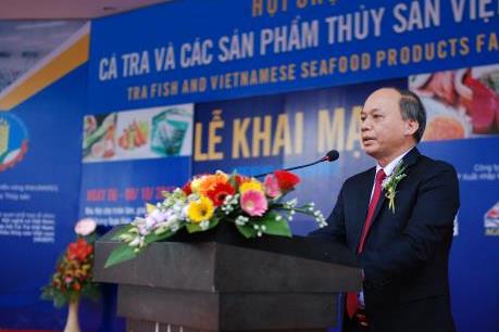 Lần đầu tiên có hội chợ cá tra ở Hà Nội