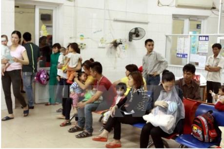 Cấp cứu bệnh nhi nguy kịch do bị sốc sốt xuất huyết nặng, tổn thương đa cơ quan