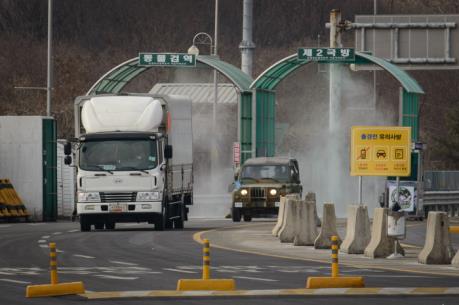 Công nhân Triều Tiên trở lại làm việc tại Khu Công nghiệp chung Kaesong