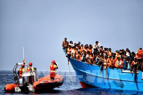 Giải cứu hơn 250 người di cư trên Địa Trung Hải