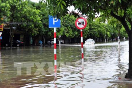 Áp thấp nhiệt đới kèm theo mưa lớn gây ngập úng một số khu vực Hà Tĩnh
