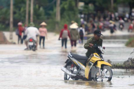 Mưa lớn khiến nhiều tuyến đường, khu dân cư tại Nghệ An bị ngập lụt