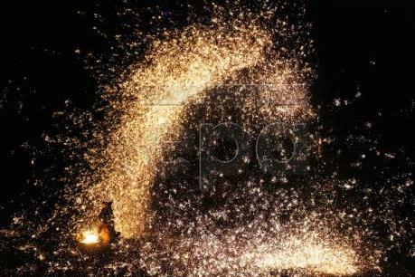 Thị trường kim loại sụt giảm giá đồng loạt