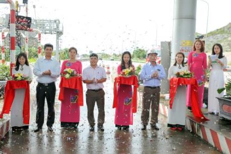 Hai làn thu phí tự động không dừng tại Trạm Hoàng Mai chính thức vận hành