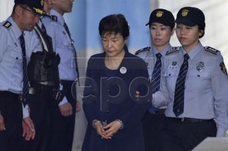 Hàn Quốc tạm gian cựu Tổng thống Park Geun-hye thêm 6 tháng