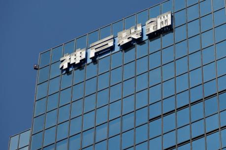 Giá cổ phiếu của Kobe Steel giảm hơn 40%