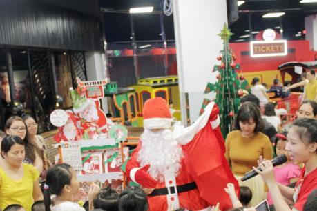 Rộn ràng hàng Việt mùa Giáng sinh