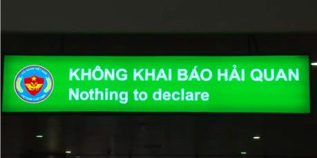 Phát hiện khách hàng lợi dụng “cửa xanh” vận chuyển lô đồng hồ trái phép