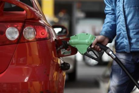 Phạt doanh nghiệp 300 triệu đồng và tước quyền sử dụng Giấy chứng nhận doanh xăng dầu