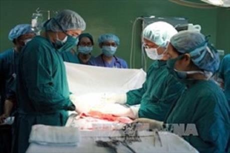 Để bật lửa gas trong túi quần, một người đàn ông bị bỏng nặng