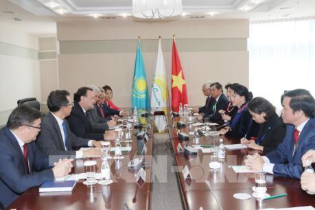Chủ tịch Quốc hội Nguyễn Thị Kim Ngân gặp lãnh đạo đảng cầm quyền tại Kazakhstan