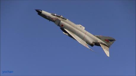 Máy bay chiến đấu của Nhật Bản bốc cháy khi chuẩn bị cất cánh