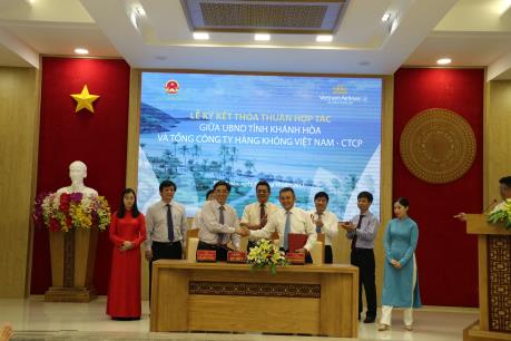 UBND tỉnh Khánh Hòa và Vietnam Airlines ký kết thỏa thuận hợp tác