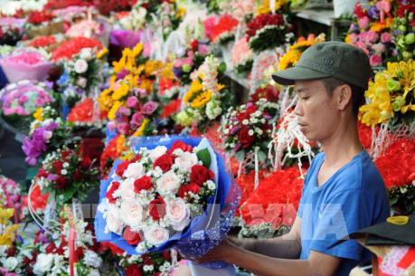 Thị trường hoa và quà tặng 20/10 năm nay có gì đặc biệt?
