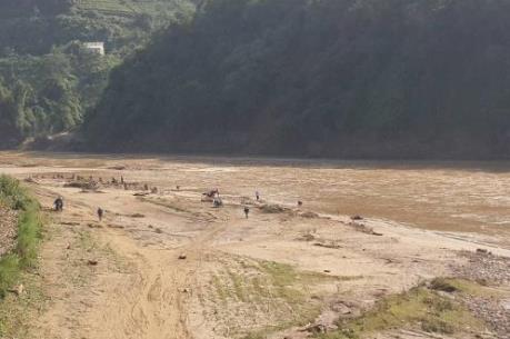 Nỗ lực tìm kiếm người mất tích sau mưa lũ tại Yên Bái