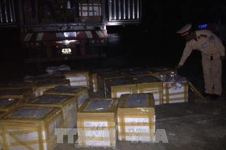 Bắt giữ xe ô tô vận chuyển trên 1 tấn tai lợn ôi thiu