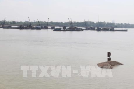 Hưng Yên: Bắt tàu khai thác cát trái phép trên sông Hồng