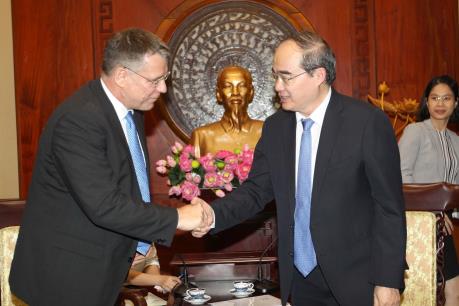 Bí thư Thành ủy Tp Hồ Chí Minh tiếp đoàn lãnh đạo tổ hợp Tập đoàn Airbus-Dornier