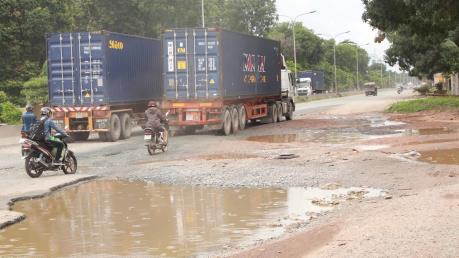 Quốc lộ 13 đoạn qua Bình Dương "mãn tải" vì đô thị hoá