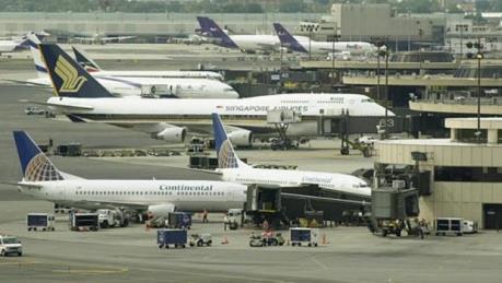 Các hãng hàng không kiểm tra an ninh nghiêm ngặt hơn với hành khách bay tới Mỹ