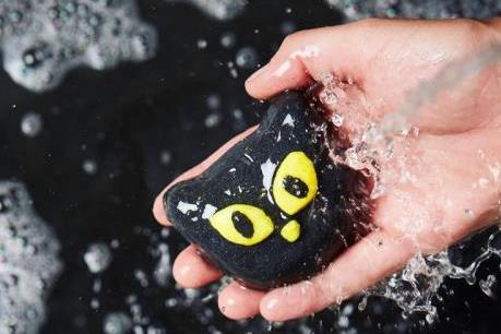 Những sản phẩm làm đẹp ma quái dễ thương dành cho dịp Halloween