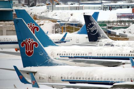 Hàng nghìn hành khách mắc kẹt do sương mù đông lạnh tại Tân Cương, Trung Quốc