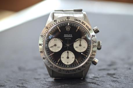 Đồng hồ đeo tay Rolex của tài tử Paul Newman được bán với giá kỷ lục