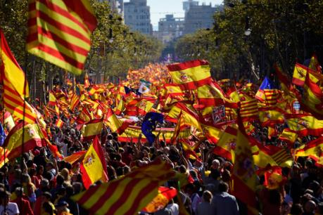  Tuần hành lớn phản đối Catalunya đơn phương tuyên bố độc lập