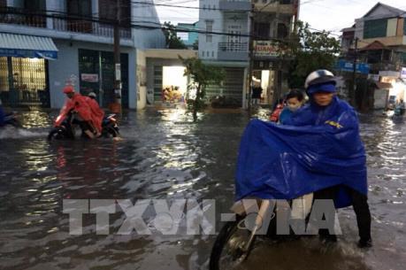 Dự báo thời tiết hôm nay 31/10: Xuất hiện áp thấp nhiệt đới trên Biển Đông, Nam Bộ mưa lớn