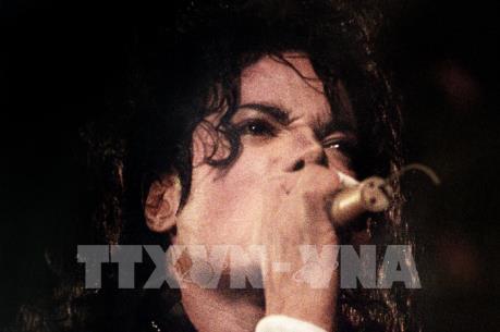 Michael Jackson tiếp tục dẫn đầu thu nhập của các sao sau khi qua đời