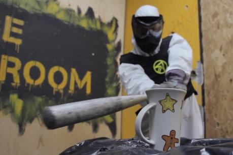 Giải tỏa căng thẳng tại "phòng trút giận" ở Singapore