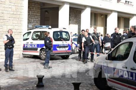 Luật chống khủng bố mới của Pháp có hiệu lực: 20 đối tượng sẽ bị quản thúc tại gia