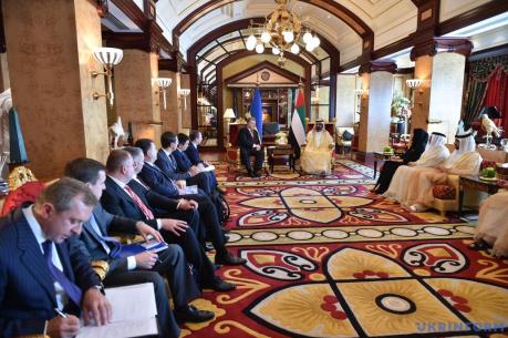 Ukraine, UAE miễn thị thực du lịch cho công dân hai nước