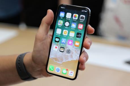 iPhone X đồng loạt "lên kệ" hàng trên toàn thế giới