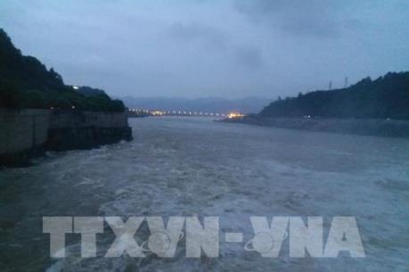 Cảnh báo lũ trên các sông đang lên, nguy cơ mất an toàn hồ chứa khu vực Trung Bộ