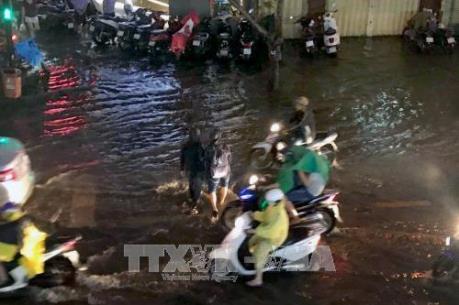 Thành phố Hồ Chí Minh lại ngập nặng do mưa lớn