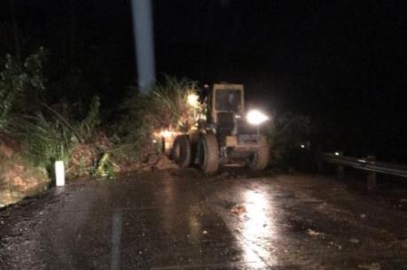 Kon Tum: Đã khắc phục sạt lở, thông tuyến khu vực đèo Lò Xo