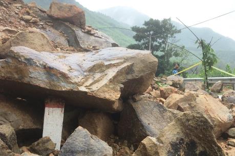 Chưa tìm được nạn nhân trong vụ sạt lở núi tại Quang Nam