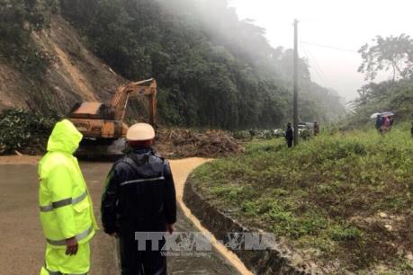 Hệ thống đường bộ thiệt hại 70 tỷ đồng do bão số 12